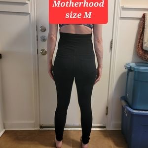 Motherhood maternity black yoga activewear pants size M